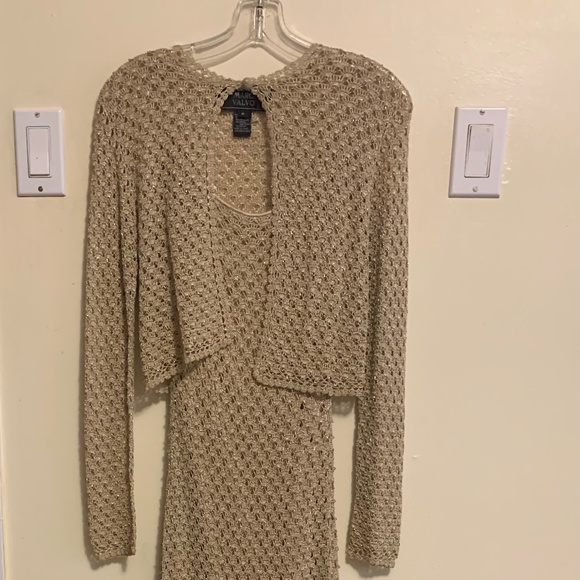 Gown - Picture 1 of 2